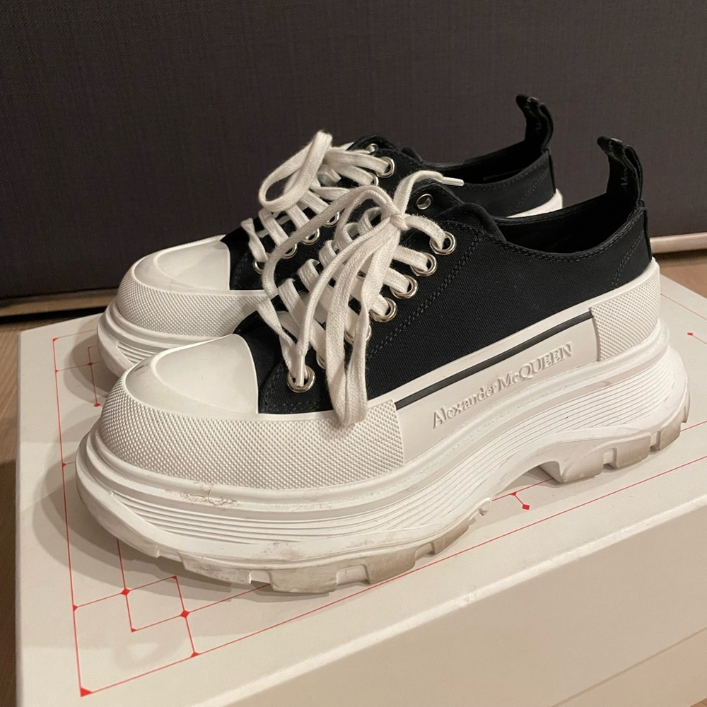Alexander McQueen sneaker